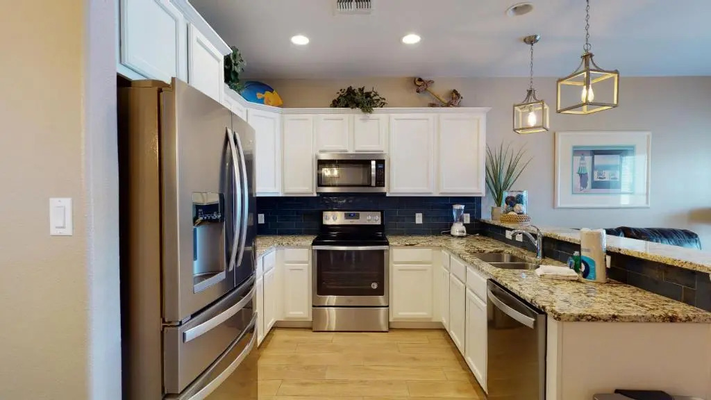 CDR109 Salt Therapy 3 bedroom 3 bath Newly Remodeled, BEACH home with Shared POOL