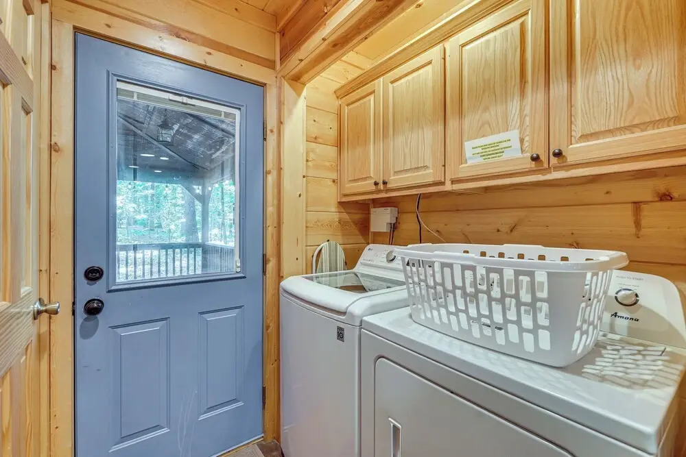 Hot Tub + Game Room: Family Retreat in Broken Bow