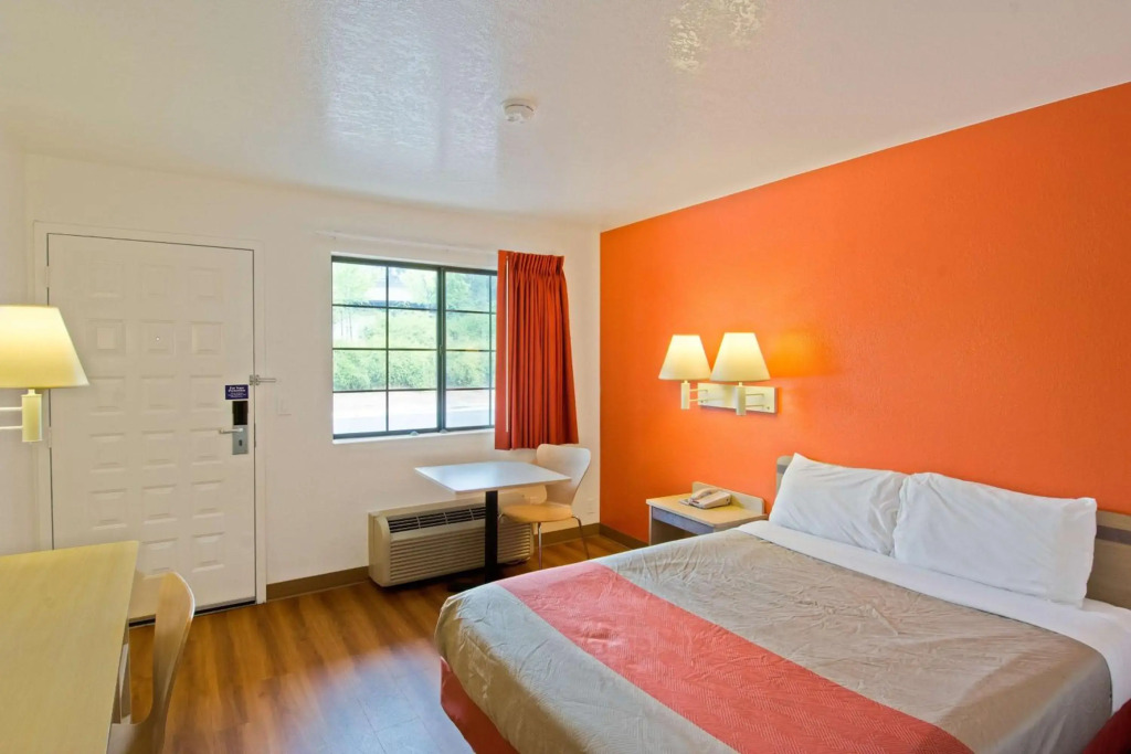 Motel 6-Redding, CA - South