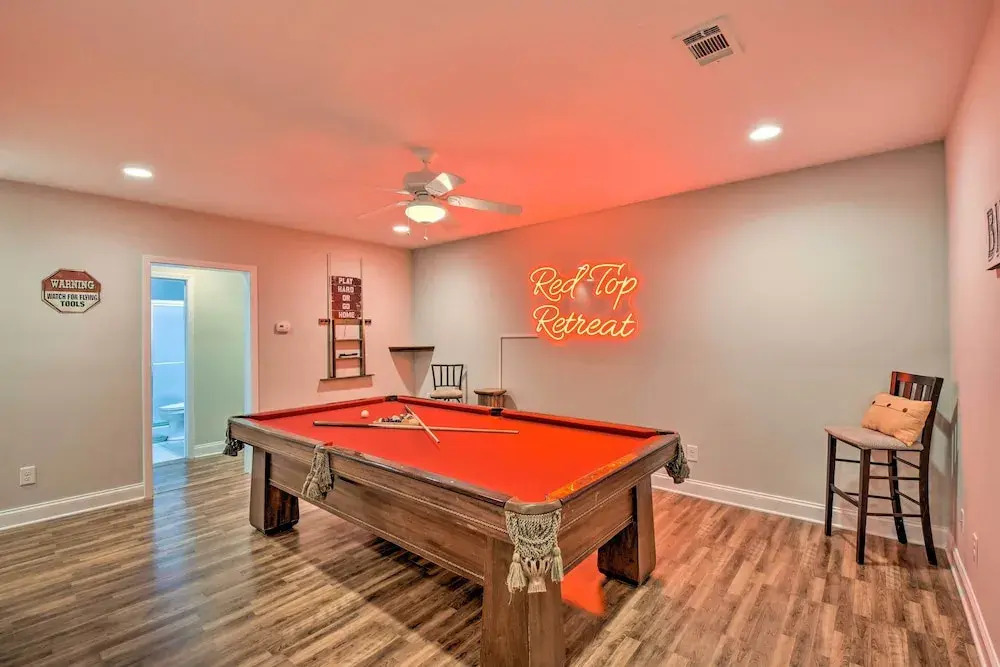 Helen Retreat w/ Hot Tub, 2 Mi to Downtown