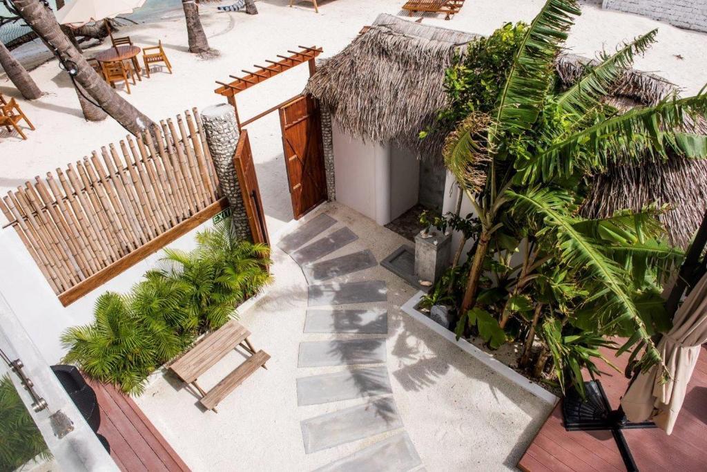 Veli Vilaa Dhiffushi - Beachfront