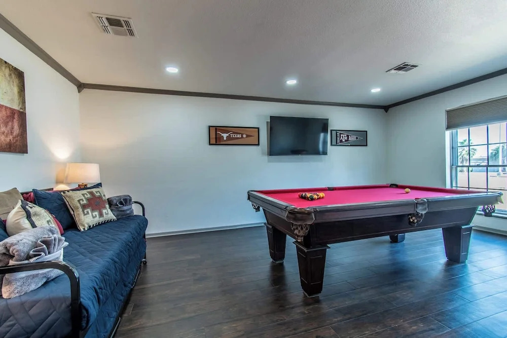 Sleeps 33 - Oceanfront Luxury 2 Pools & 2 Houses