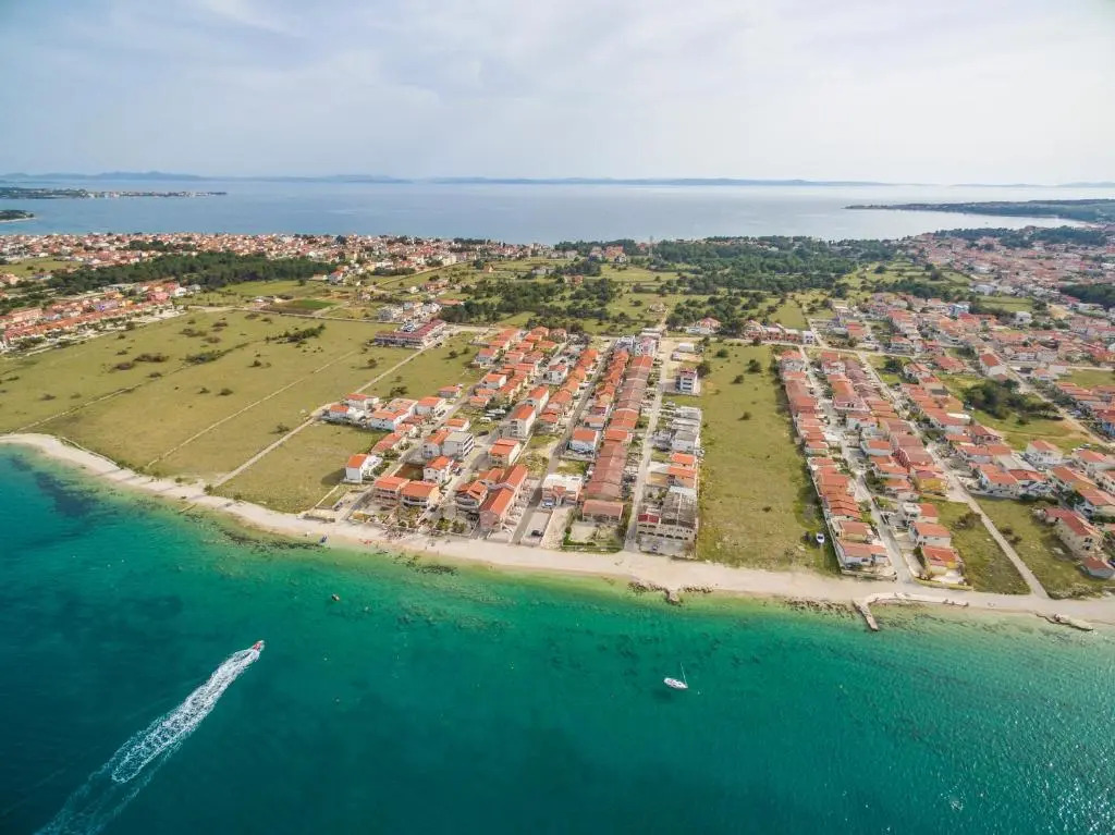 LUXURY APARTMENTS - LA VIR 1 & 2