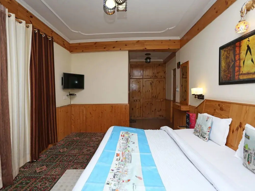 OYO 1837 Hotel Golden Meadows