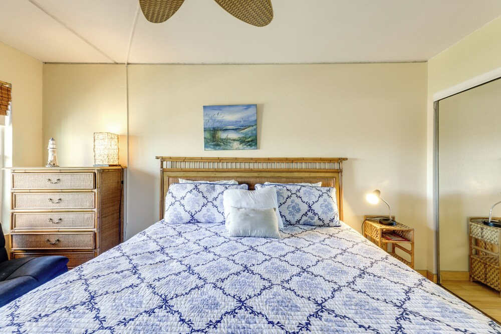South Padre Island Condo - Walk to Beaches!