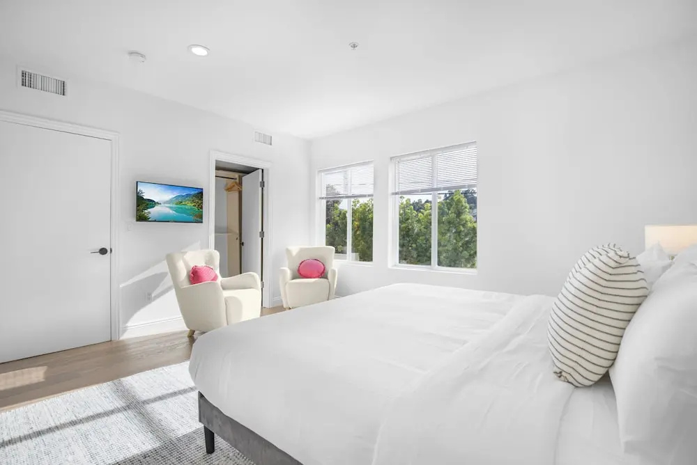 Laurel Ridge: Elevated Canyon Escape With Spa-like Living & Style
