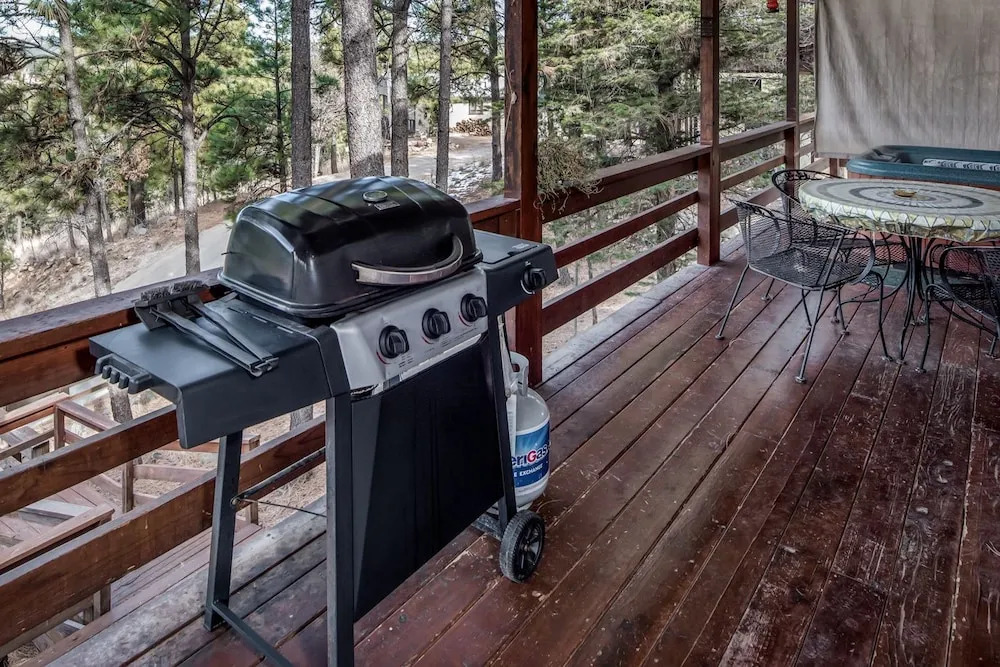 Kizzy's Kove - Two Bedroom Cabin