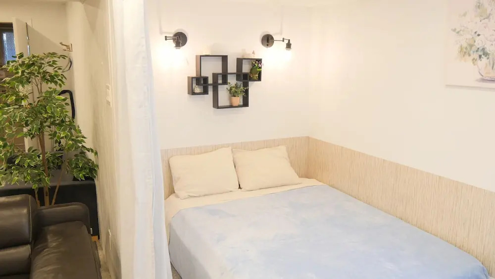 Applewood Hills Apartment