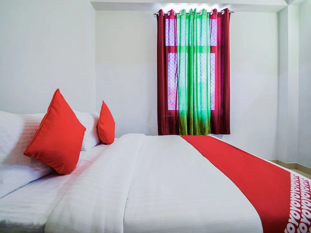 OYO 23492 Hotel Blue Sapphire