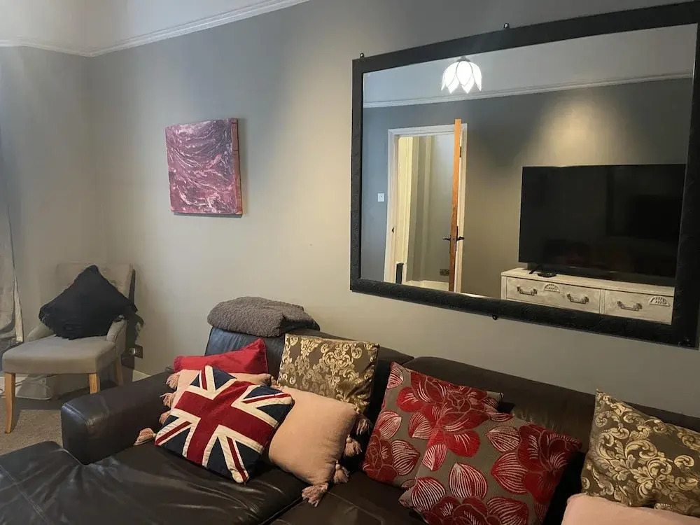 Traditional Elegant Spacious English Home, 4bdr