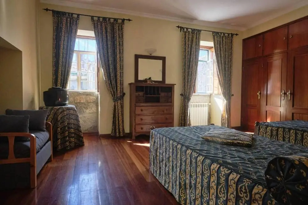 19th Centry Farmhouse Getaway - Sleep 12-14 w Pool