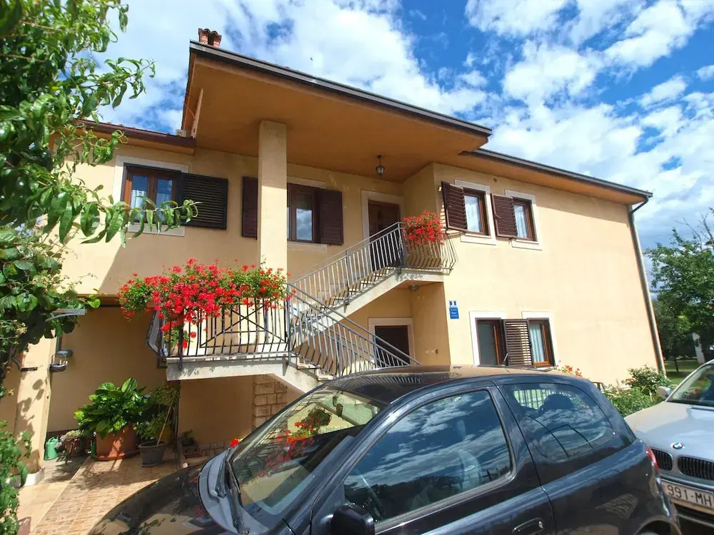 Apartment 1695