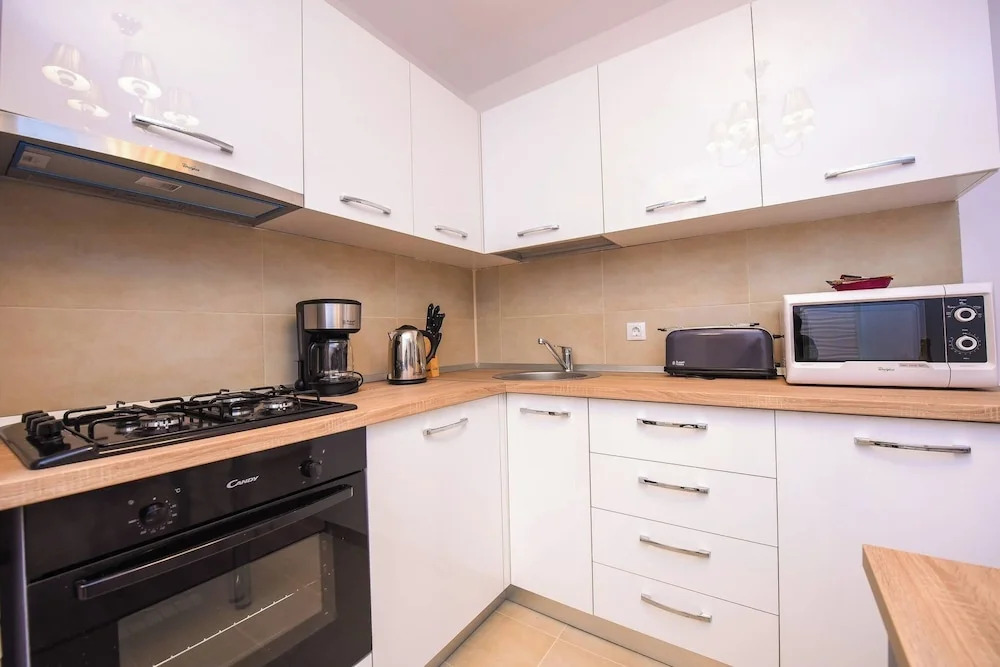 Libra Apartment - Two Bedrooms - 5 Guests - Next To Cismigiu Gardens