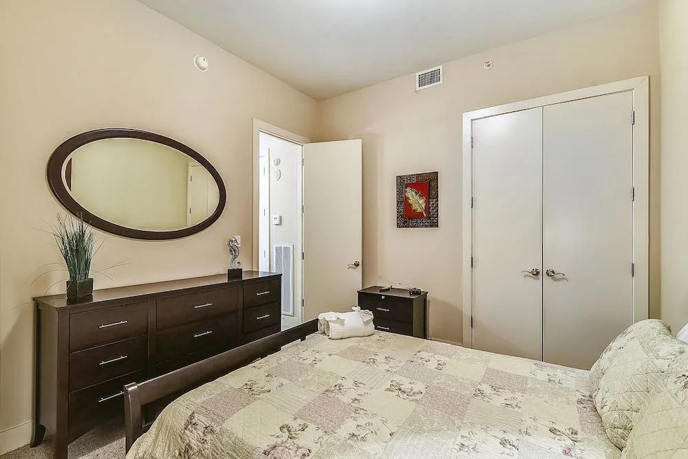 Emerald 707 2 Br condo by RedAwning