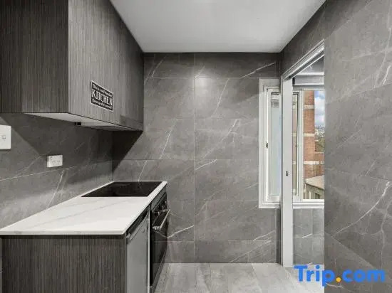 Cozy City Spot – Opposite Central, Easy Access to Sydney Icons