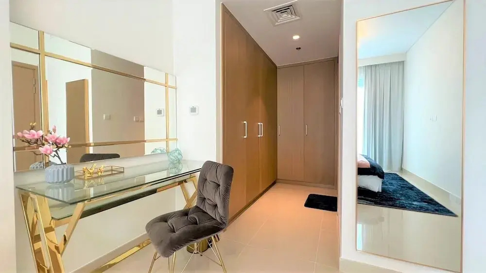 Elegant Luxury Apartment with Stunning Lake Views in Dubai Creek Harbour By ĀYA Boutique