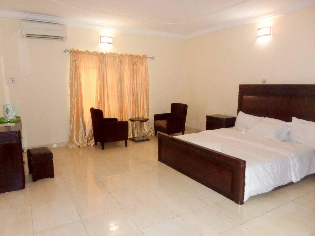 Emars Hotel & Suites