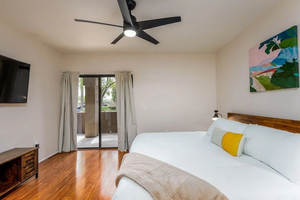Comfort 3 Bedroom Condo by Redawning