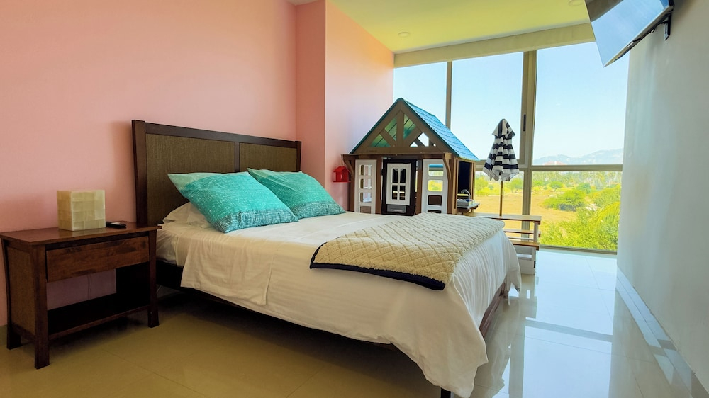 Luxury Condo with Private Beach 4BR