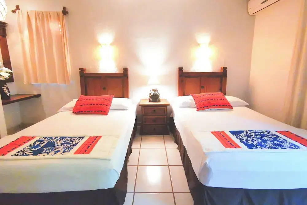 Cozy stay Tropical Vibes near Beach