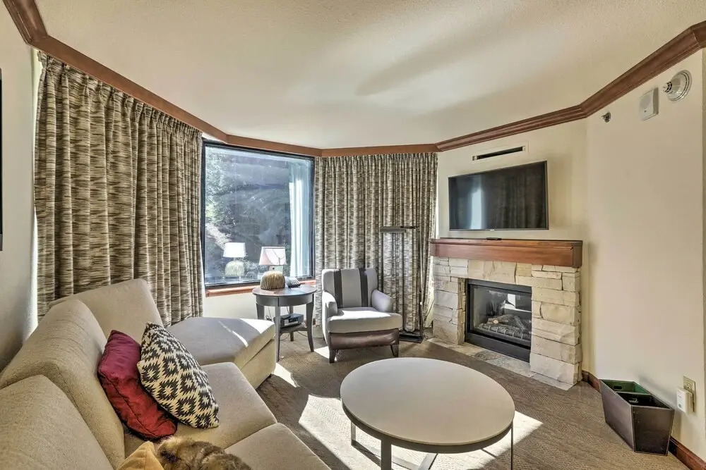 6 Mi to Lake Tahoe: Everline Resort Retreat!