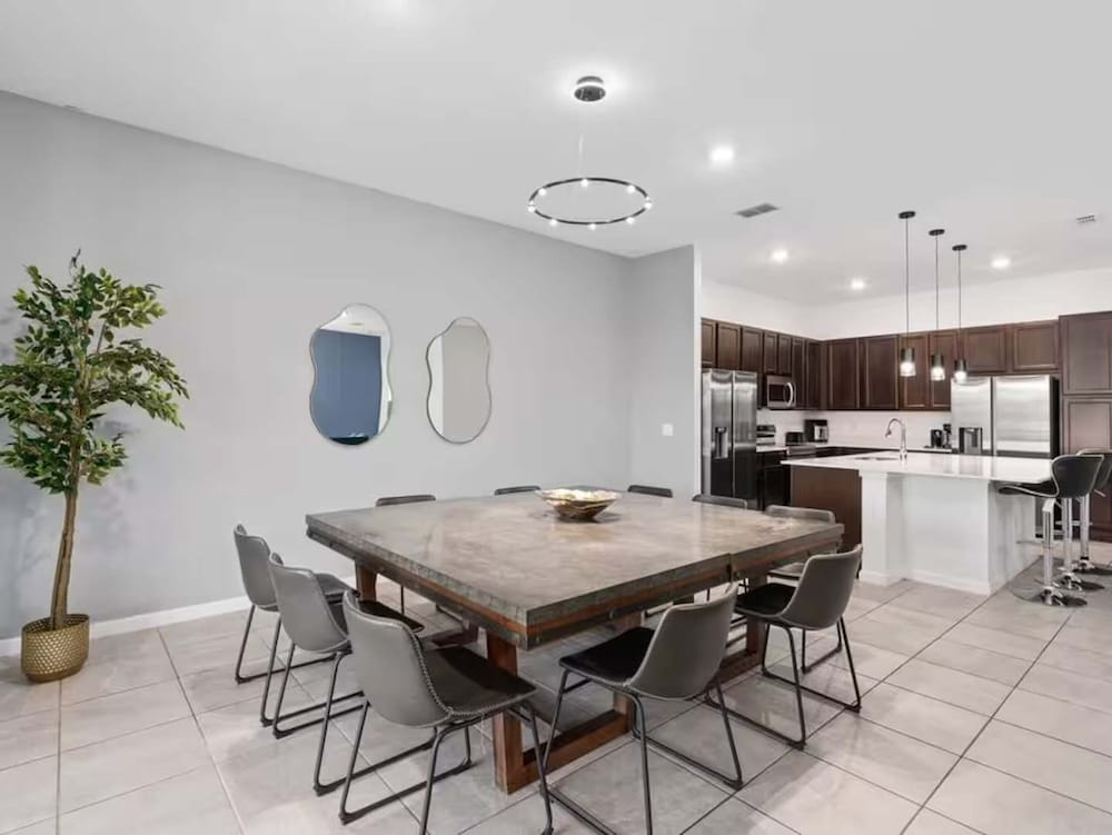 Aurora Grande Spacious 12br 12ba Villa w Pool