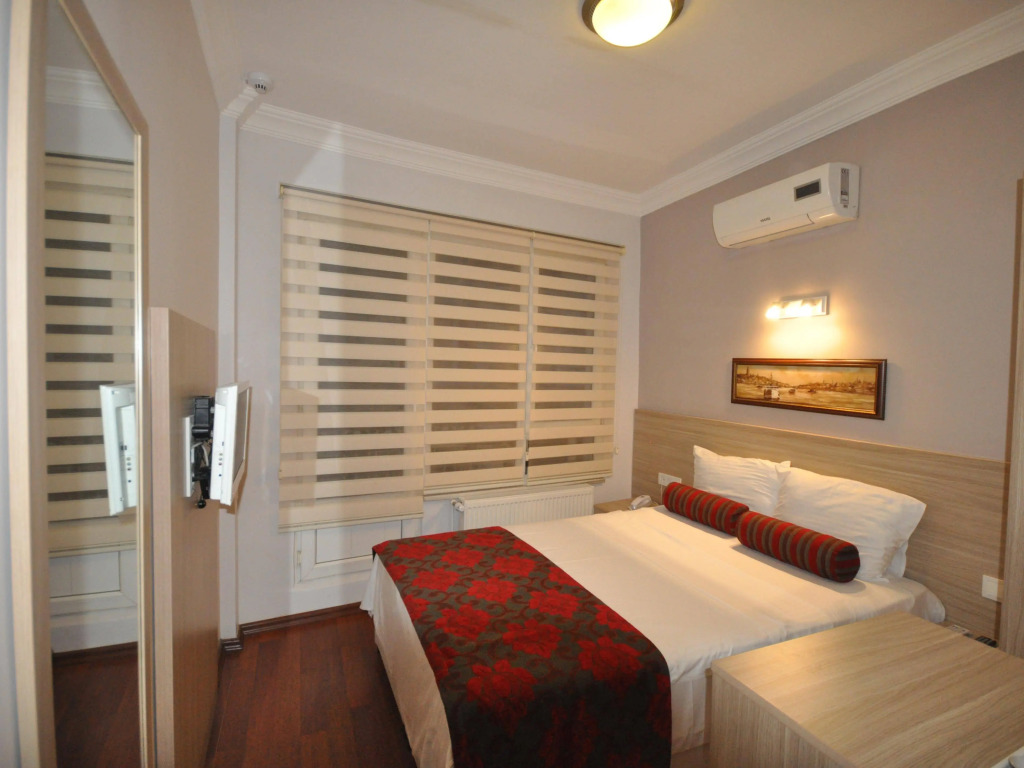 Apartment w/ New Furnitures Next to Istiklal Street and Taksim Square