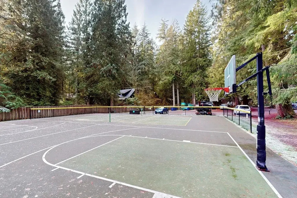1 BR Mtn Apartment w/ Wood Fireplace & Pool