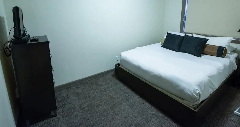 Pool Level 2 Bed, 1 Bath - Unit 371