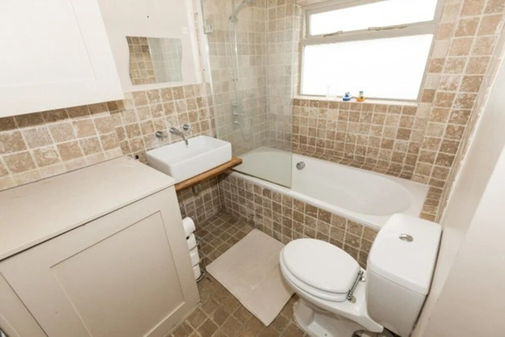 Eson2 - The Kensington Gwendwr Road Lodge