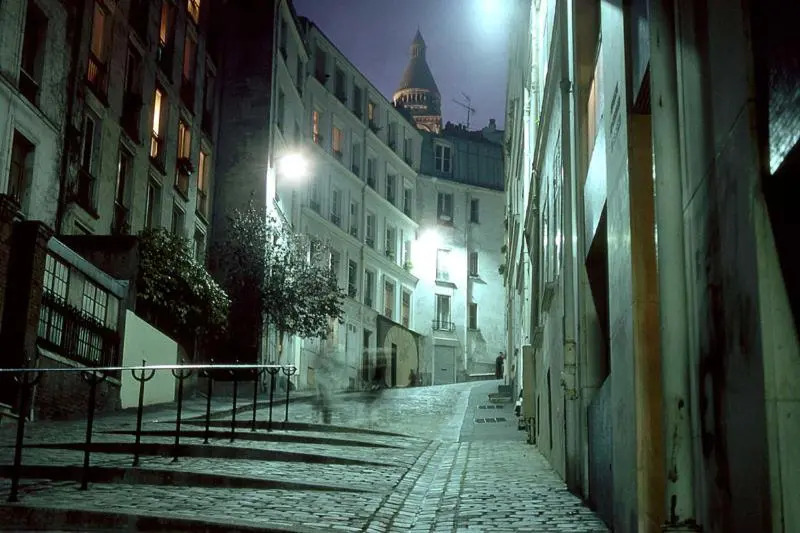 Large & Bright Apartment, Central Paris, Montmartre-Opéra, Picturesque Rue des Martyrs