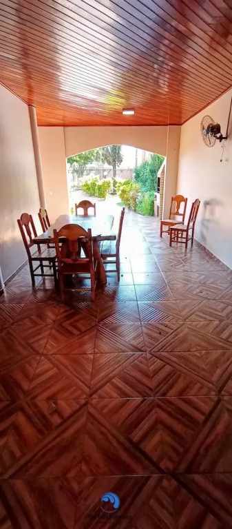 Casa com Piscina e Churrasqueira