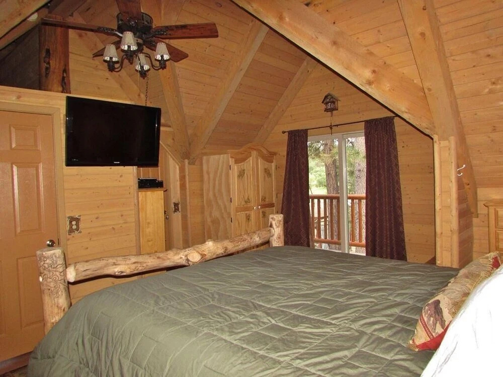 080 - Moonshadows Log Cabin