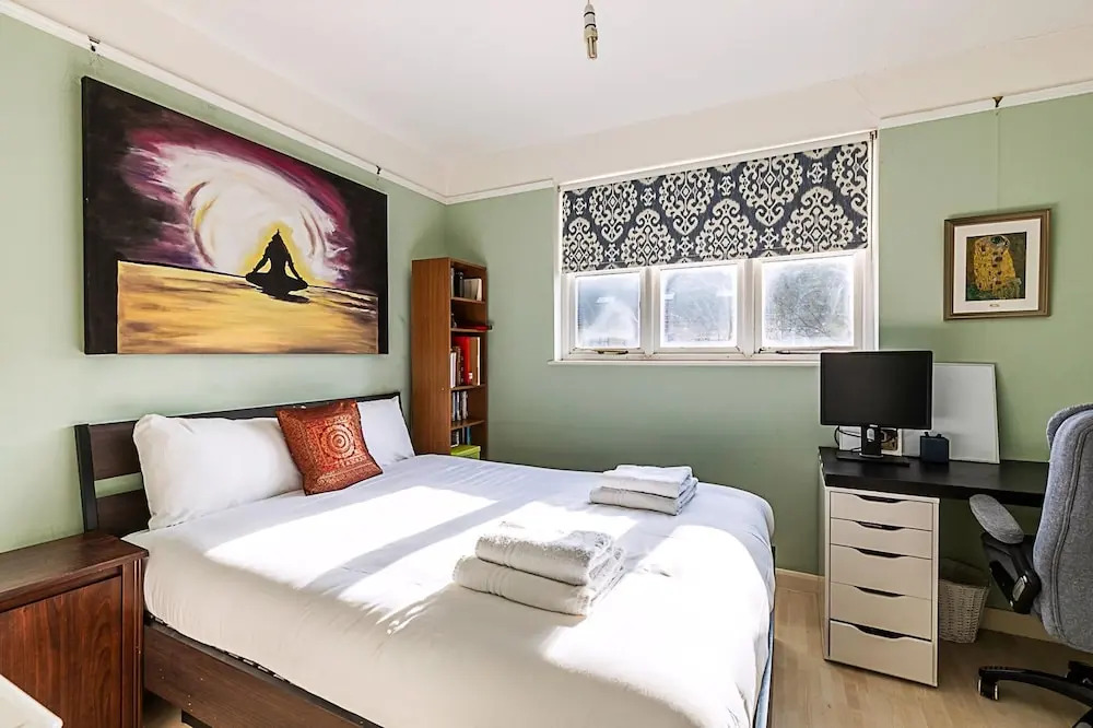 Stylish Spacious 3-bed Home in Vibrant Bow