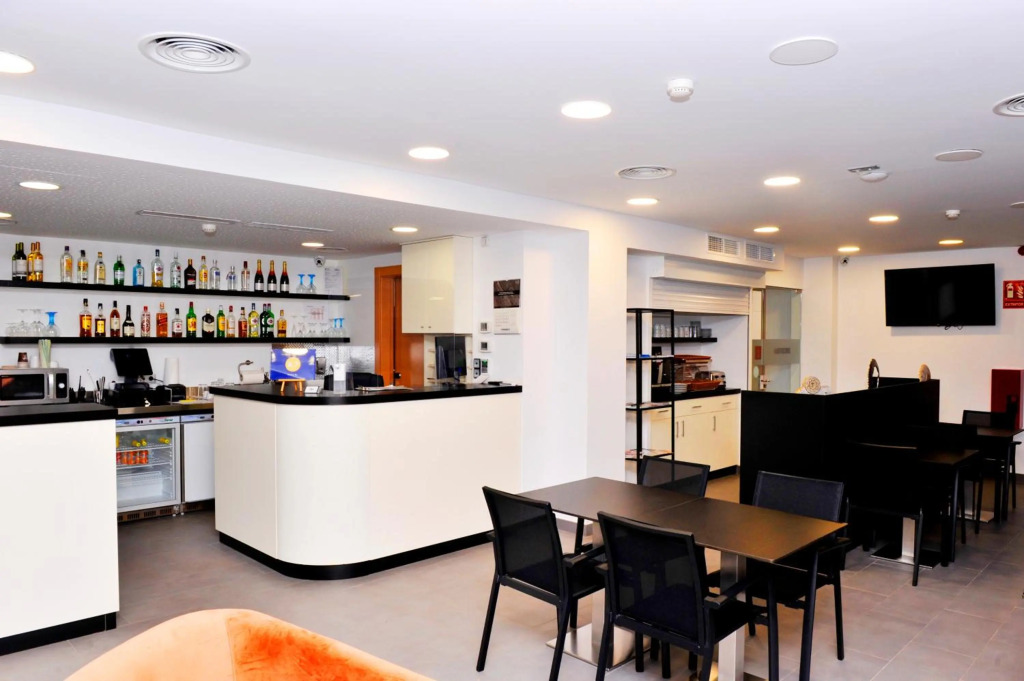 6 Bis HOTEL