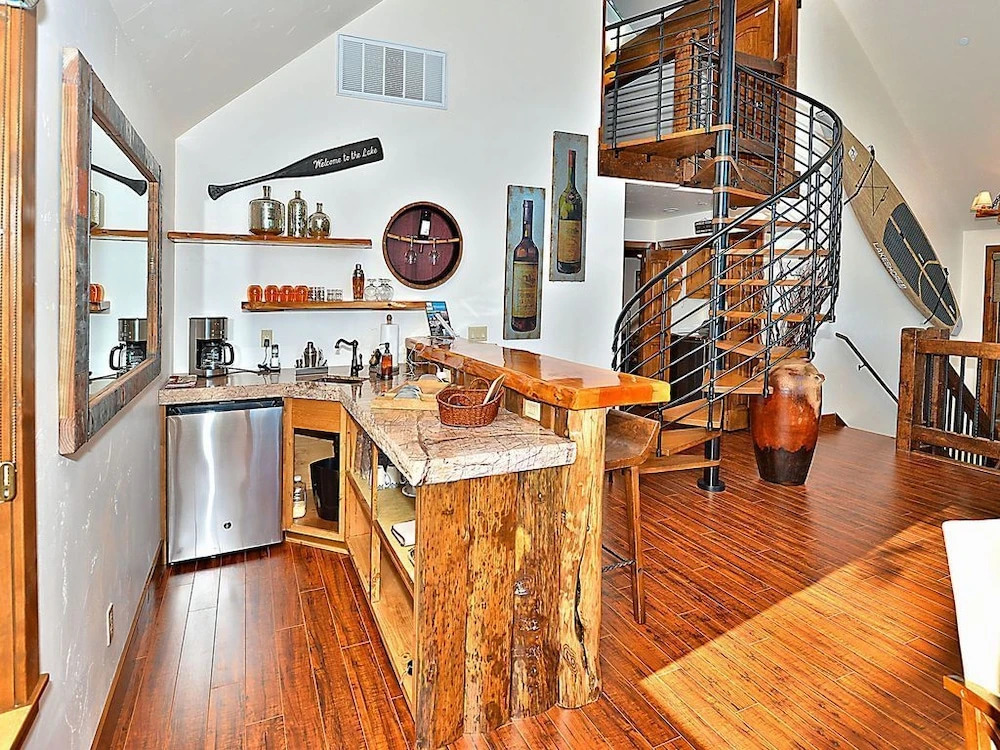 5BR 4BA Lake Tahoe Luxury Vacation Rental by RedAwning