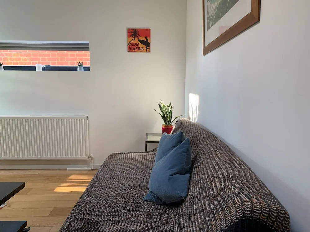 Lovely 2 Bedroom Apartment With Stunning Kitchen on to Garden