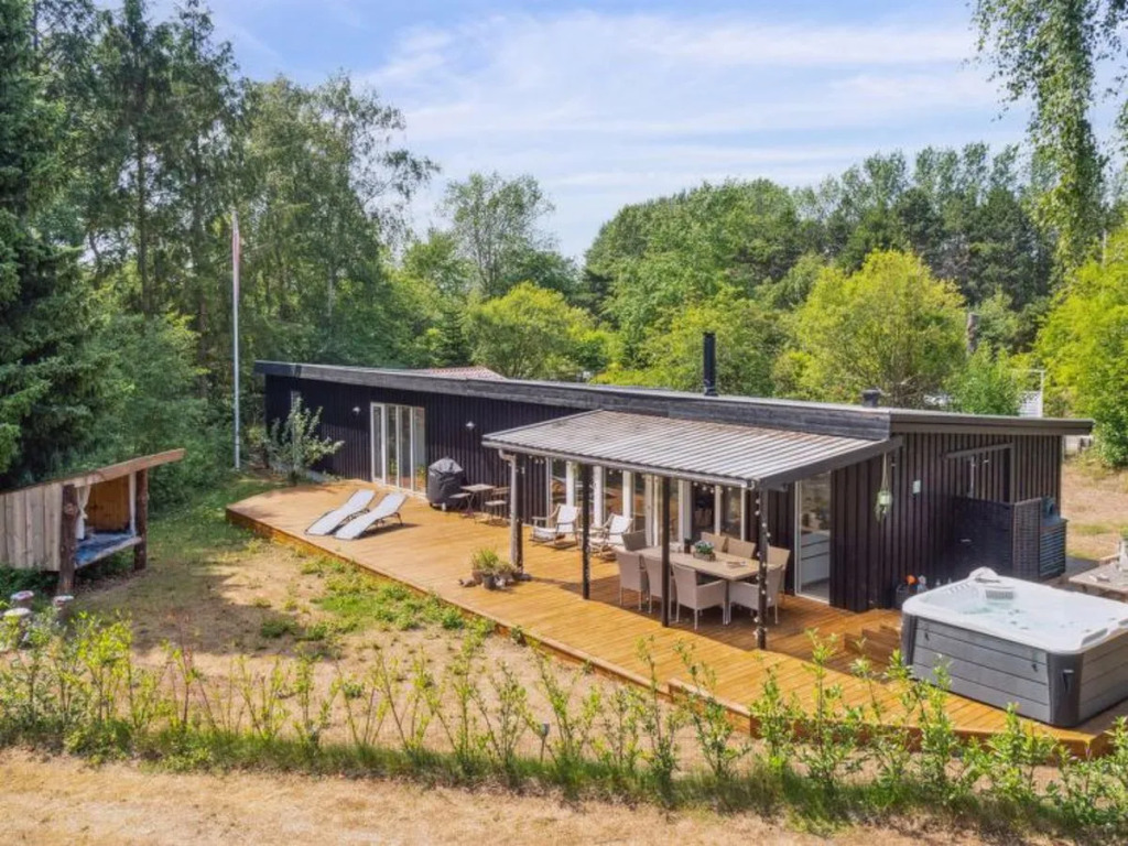 "Thorlak" - 860m from the sea in Lolland, Falster and Mon