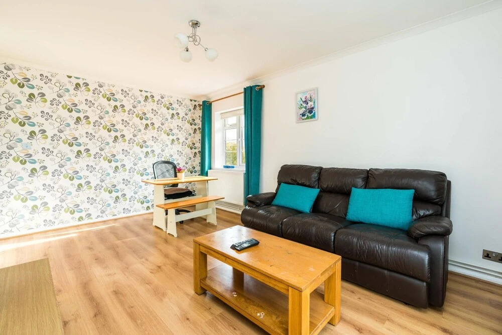 Bright and Comfortable 2 Bedroom Flat Oakwood