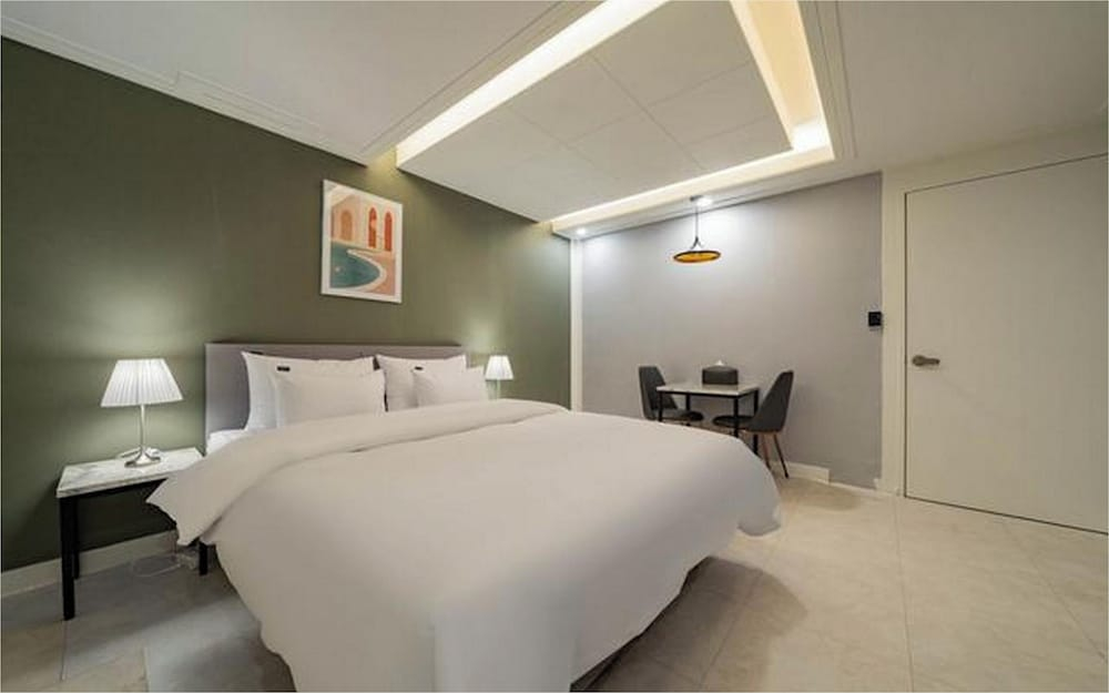 Page 9 Hotel