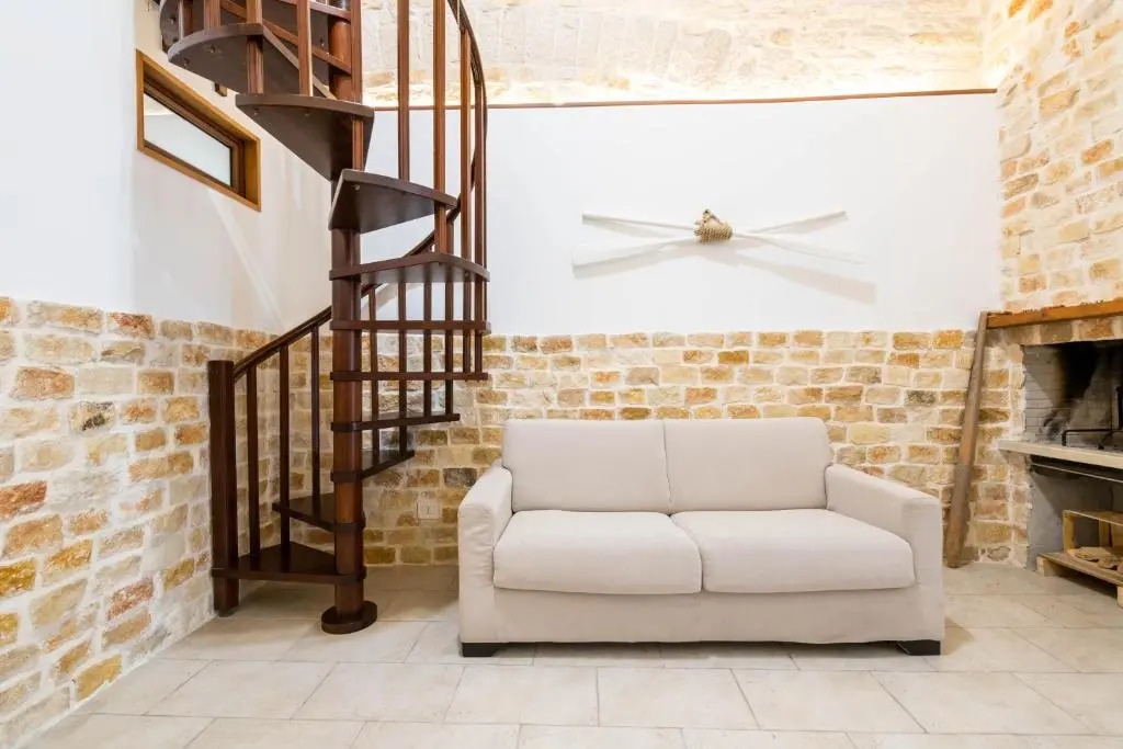 Sea front historic house in the heart of old town, inside torrione aragonese