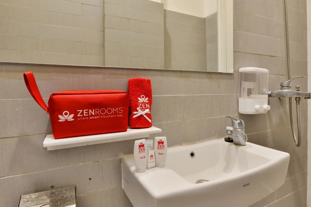 ZEN Rooms Near Mall Buaran