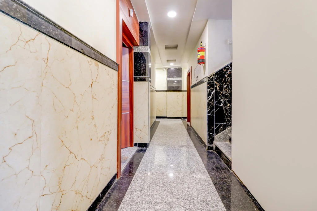 OYO 70847 Hotel Royal Aanandam