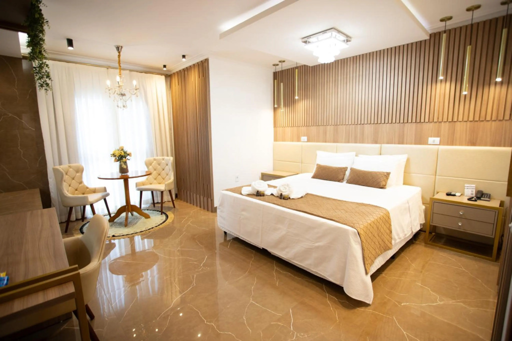 Ellus Hotel