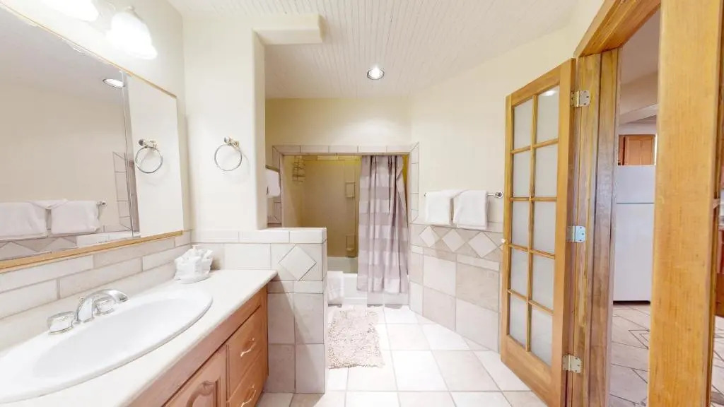 Laurelwood Condominiums Studio Premier 203