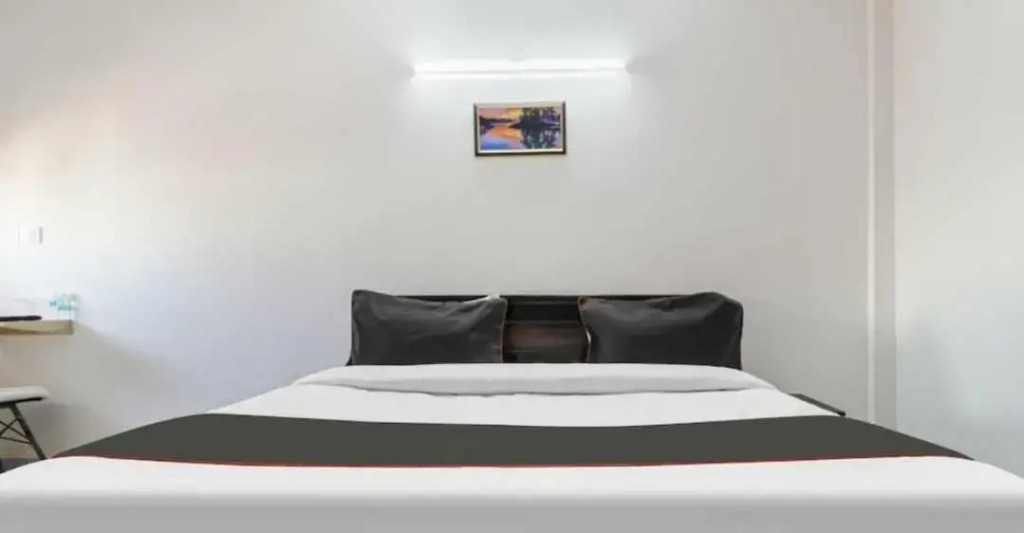 POP 92556 Hotel Shubham