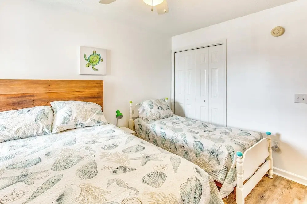 Myrtle Beach Waterfront Condo: 5 Mi to Boardwalk!
