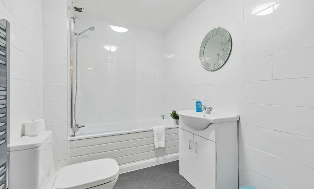 Seabright Townhouse- Super Stylish House- Parking for one Car- Sleeps up to 12