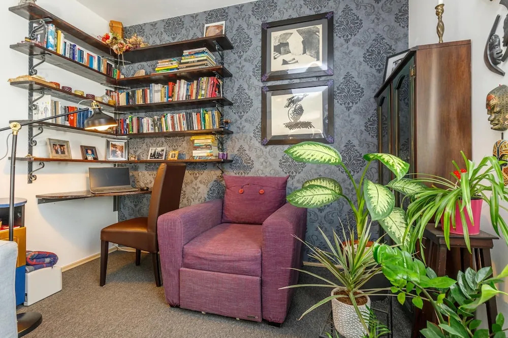 Cozy Home with Private Garden - Happy Rentals