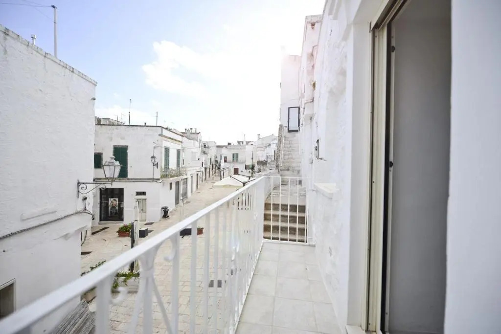 Casetta Arco Con Balcone